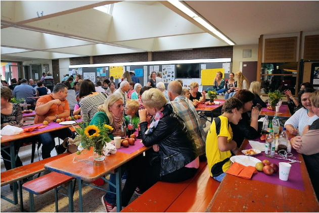 Schulfest: Pausenhalle